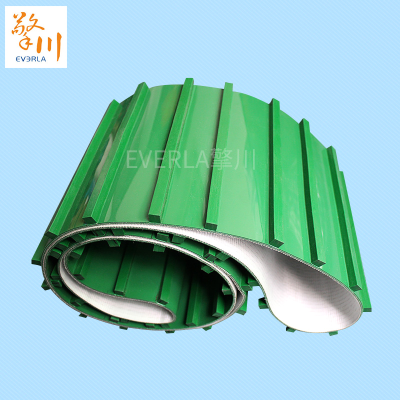 綠色PVC<a href='http://www.dsjvvrk.cn/shusongdai/' target='_blank'><u>輸送帶</u></a>表面加長擋塊條的主圖